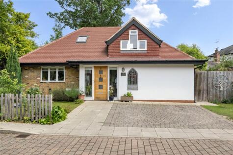 Oak Tree Place, Esher, Surrey, KT10