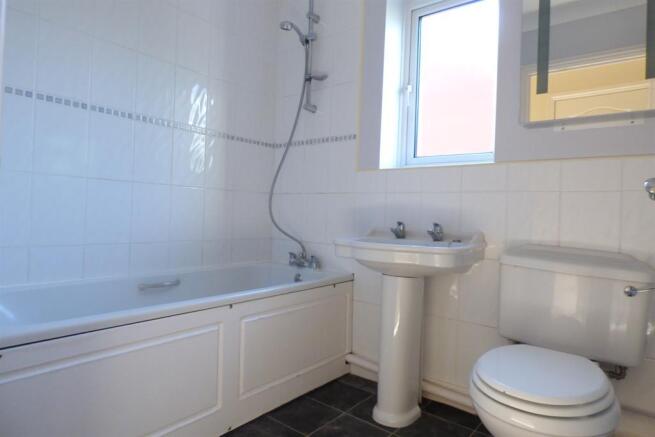 FIRST FLOOR BATHROOM
