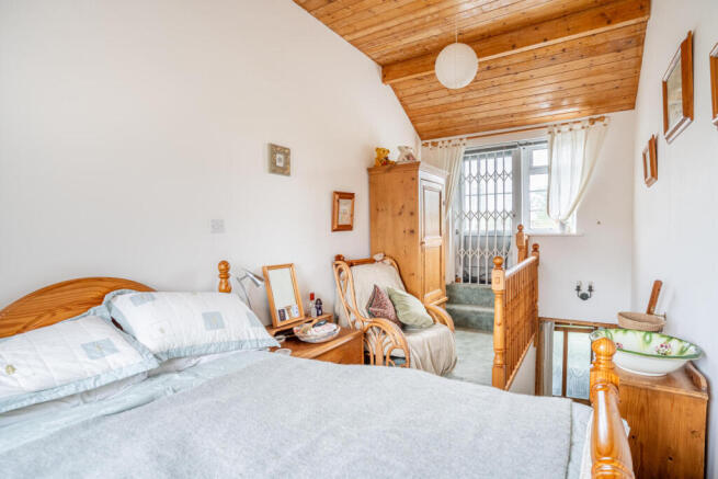 4 bed Detached for sale Image 11