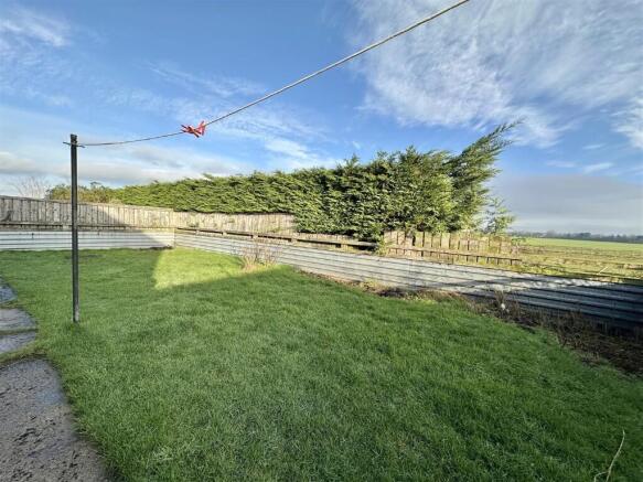 3 bed Semi-Detached to rent Image 10
