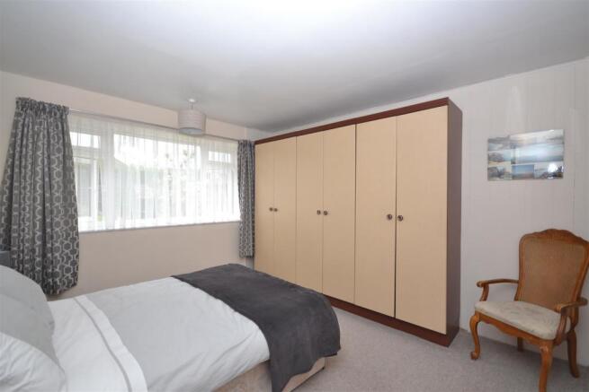 17barlaneBED1VIEW2.JPG
