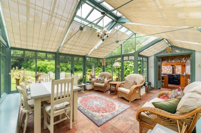 5 bed Detached for sale Image 8