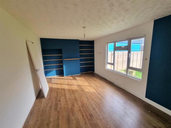 16 Easton Square - Lounge.jpg