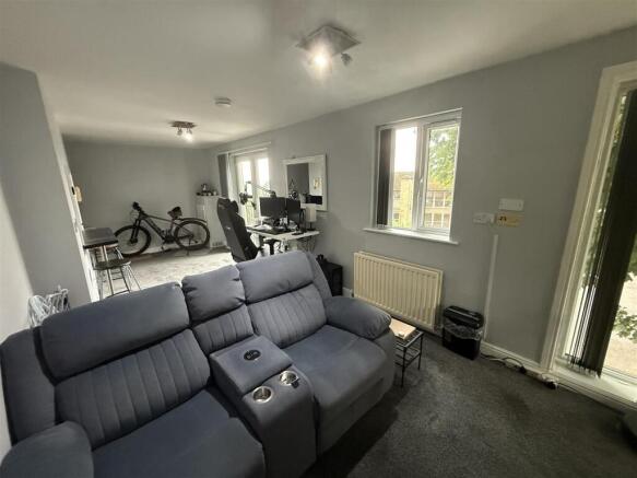 Living Room 2.jpg