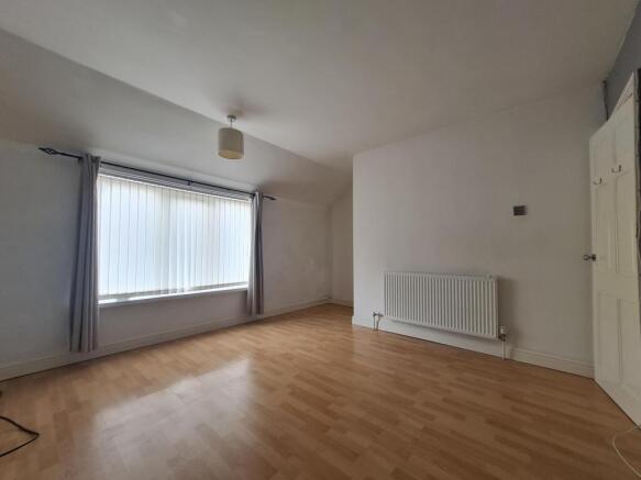 2 bed Terraced to rent Image 5