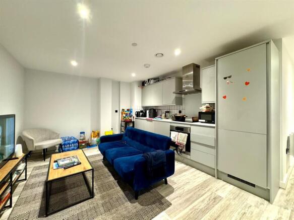 Kitchen and lounge pic 1.jpeg