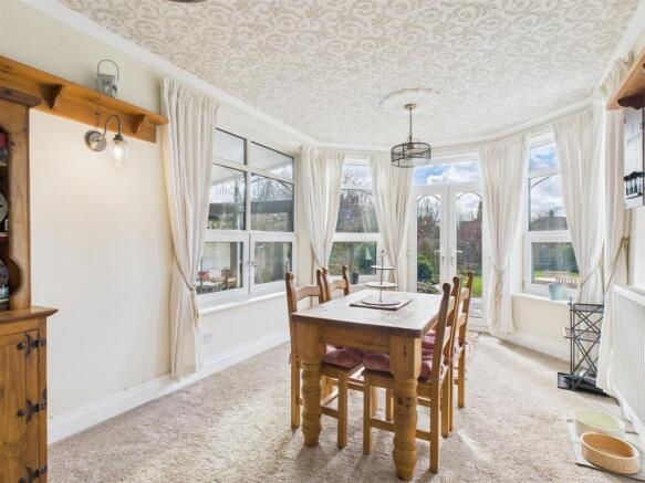 SITTING ROOM/ DINING AREA