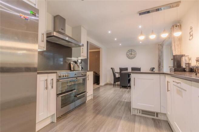 4 bed Detached for sale Image 7
