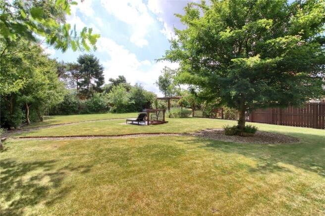 4 bed Detached for sale Image 8
