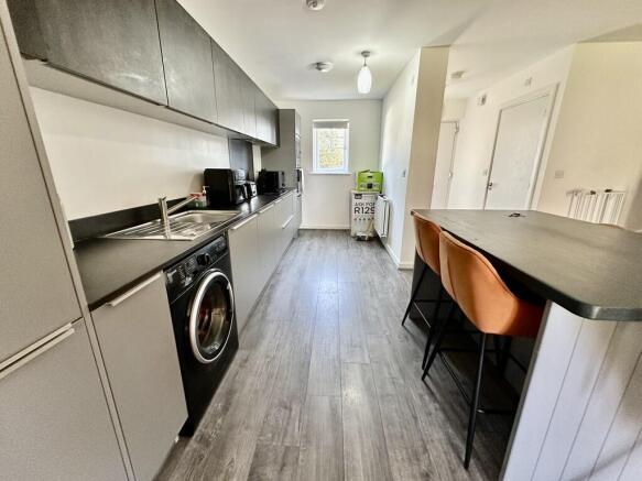 3 bed Semi-Detached for sale Image 8
