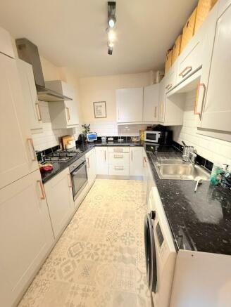 4 bed Town House for sale Image 8