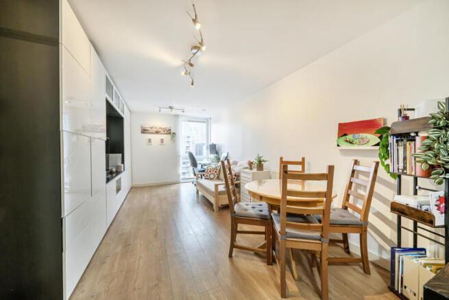 1438647-12-69ce4a...