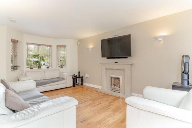 4 bed House for sale Image 7