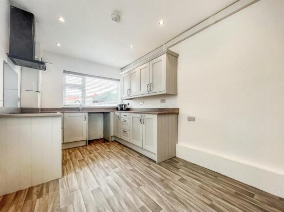 Kitchen 2.jpg