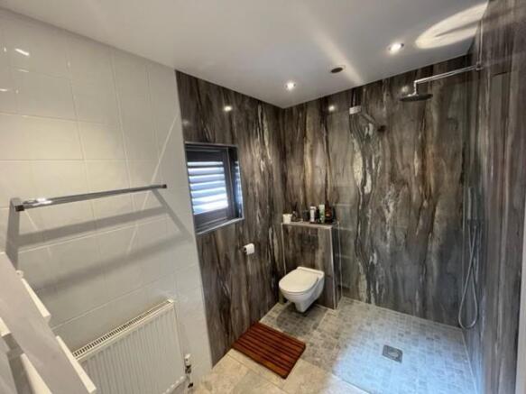 ensuite2.jpg
