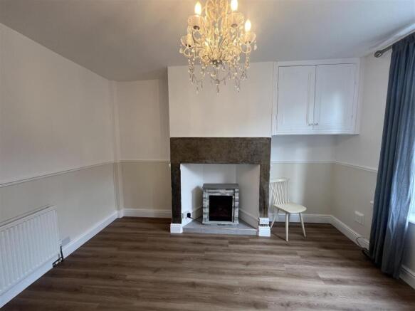 2 bed Terraced to rent Image 7