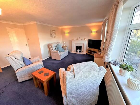 FIRST FLOOR LOUNG...