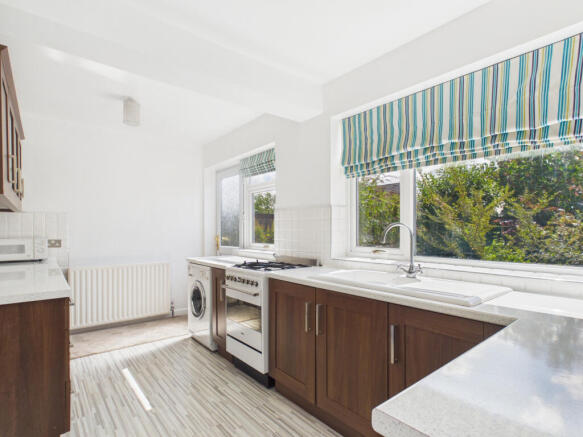 4 bed Semi-Detached for sale Image 7