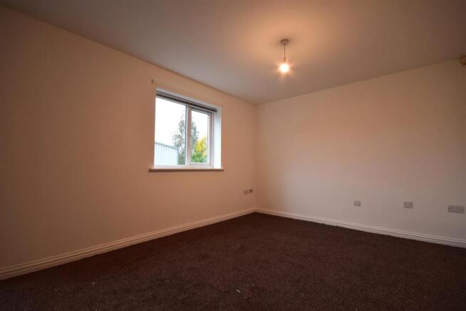 2 bed Apartment to rent Image 9