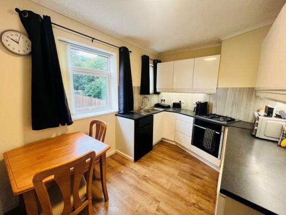 Belvedere Drive, Wrexham photo 4
