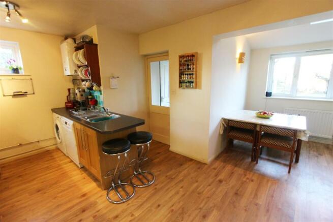 KITCHEN/BREAKFAST RO