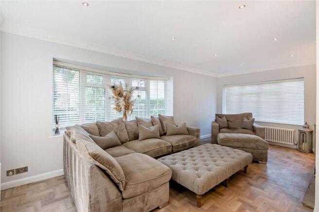 6 bed Detached for sale Image 6