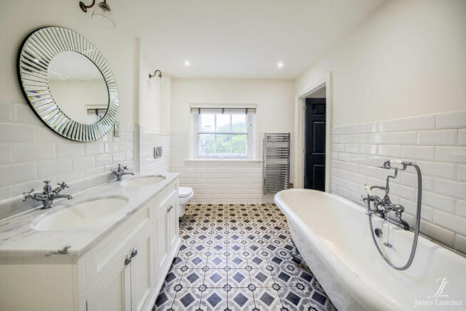 PXT47842-HDR(3)