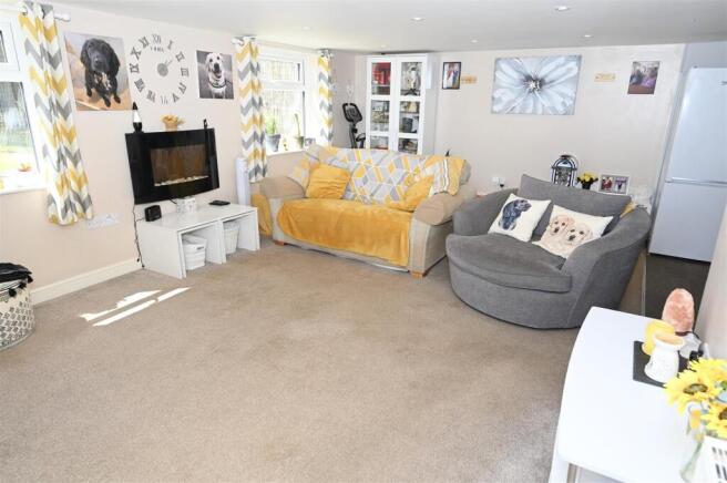 4 bed Detached for sale Image 6