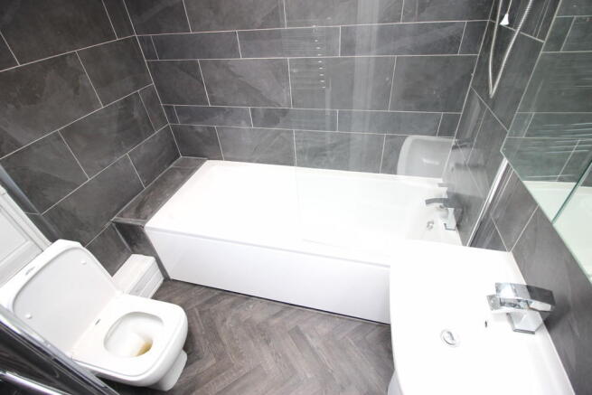 6 bed House Share to rent Image 9
