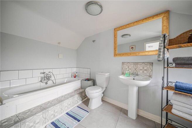 4 bed Semi-Detached for sale Image 8