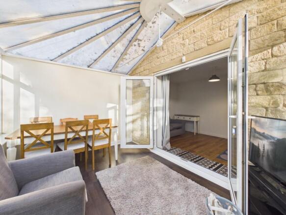 4 bed Town House for sale Image 8