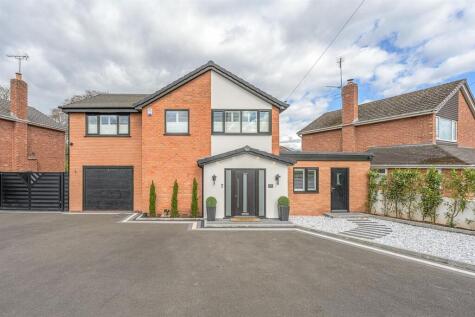 Berkeley Drive, Kingswinford, DY6 9DX