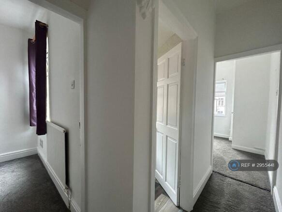 3 bed Terraced to rent Image 8