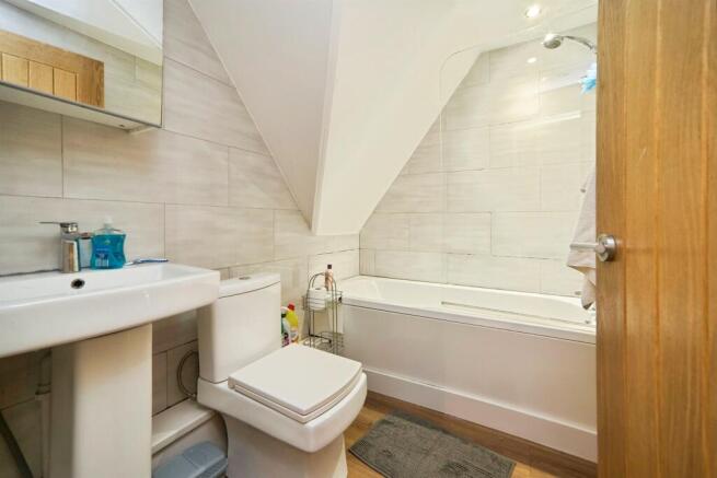 2 bed Flat for sale Image 7