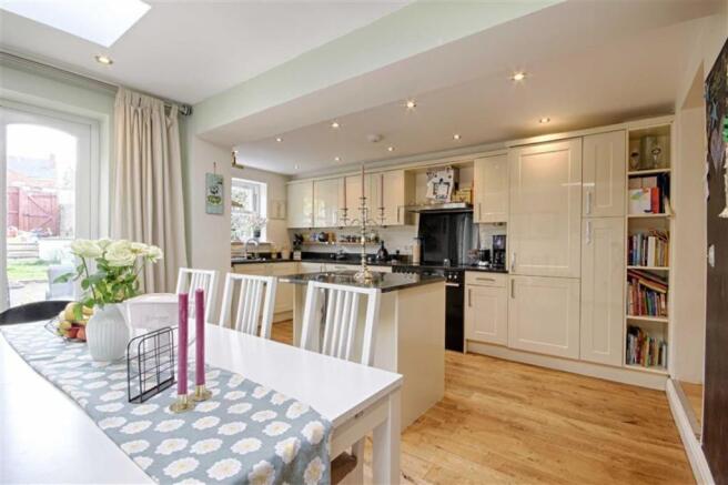 KITCHEN DINING ROOM