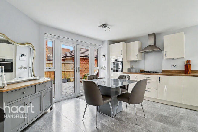 4 bed Detached for sale Image 5