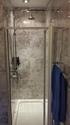 En-suiteshower room