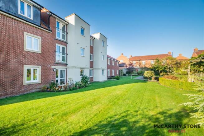 2 bed Apartment for sale Image 8