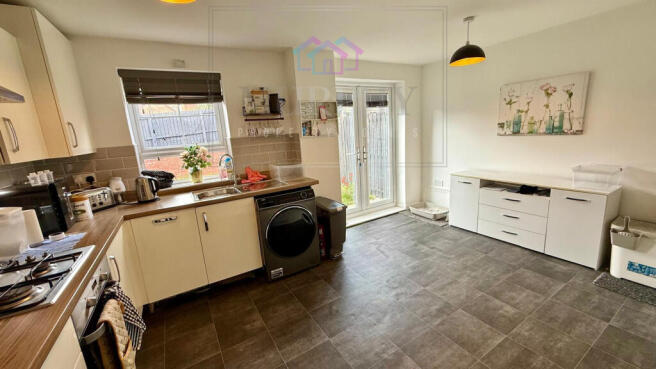 3 bed Semi-Detached for sale Image 7