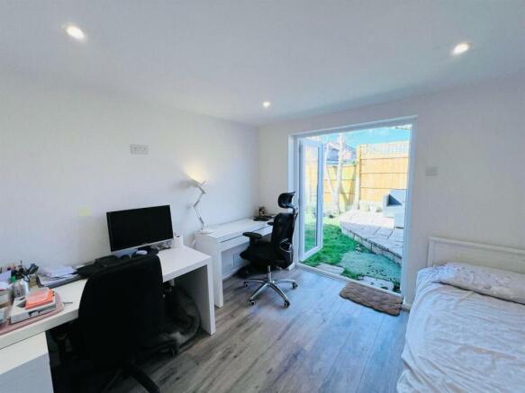 Detached Garage/Snug