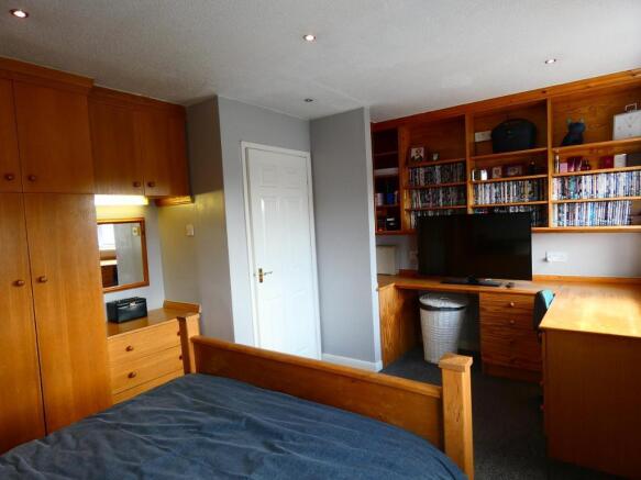 2 bed Semi-Detached for sale Image 8