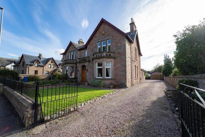 19. 4 bed semi detached victorian villa with huge