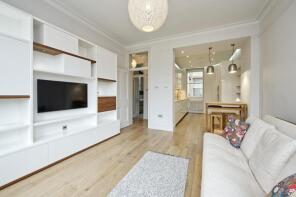 86, Ridgmount Gardens, London WC1E 7AY