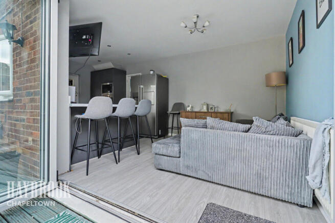 4 bed Semi-Detached for sale Image 9