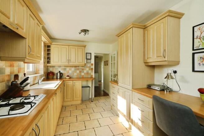 4 bed Detached for sale Image 6
