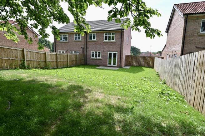 3 bed Semi-Detached for sale Image 8