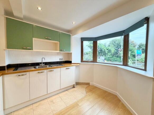 4 bed Detached to rent Image 10