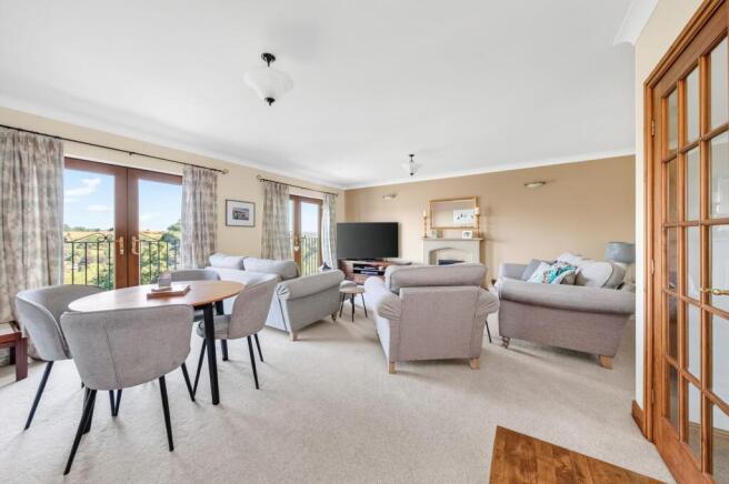 5 bed Detached for sale Image 6