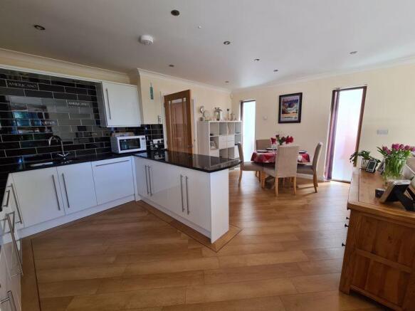 Kitchen/Dining...