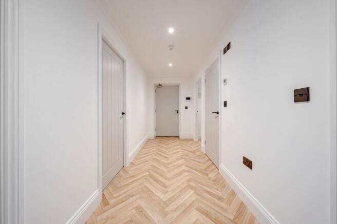 2 bed Flat to rent Image 10
